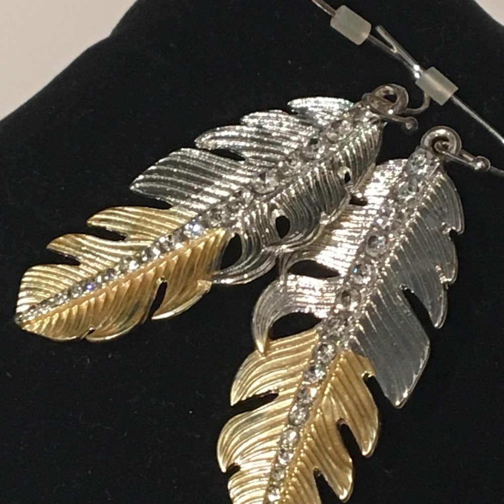 NWOT leaf earrings